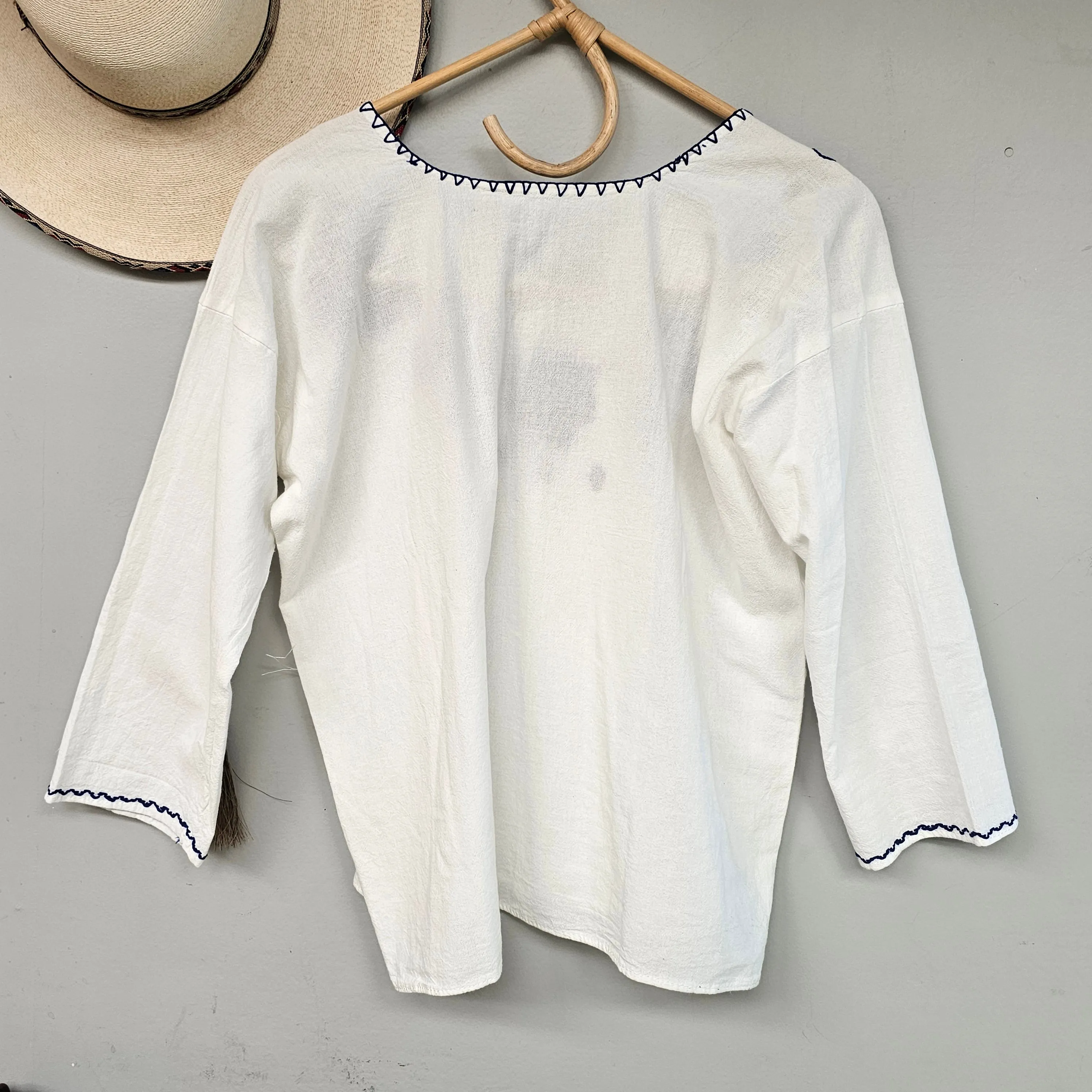 BLUE EMBROIDERED WHOTE COTTON BLOUSE